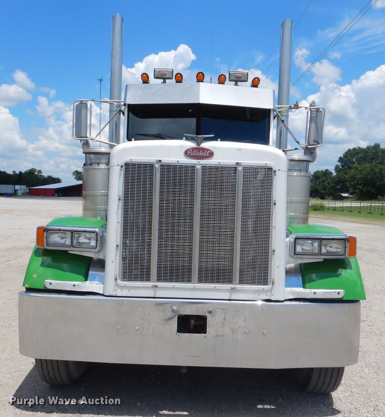 image for item GM9095 1993 Peterbilt 379  semi truck