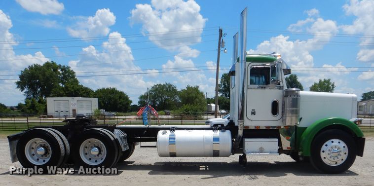 image for item GM9095 1993 Peterbilt 379  semi truck