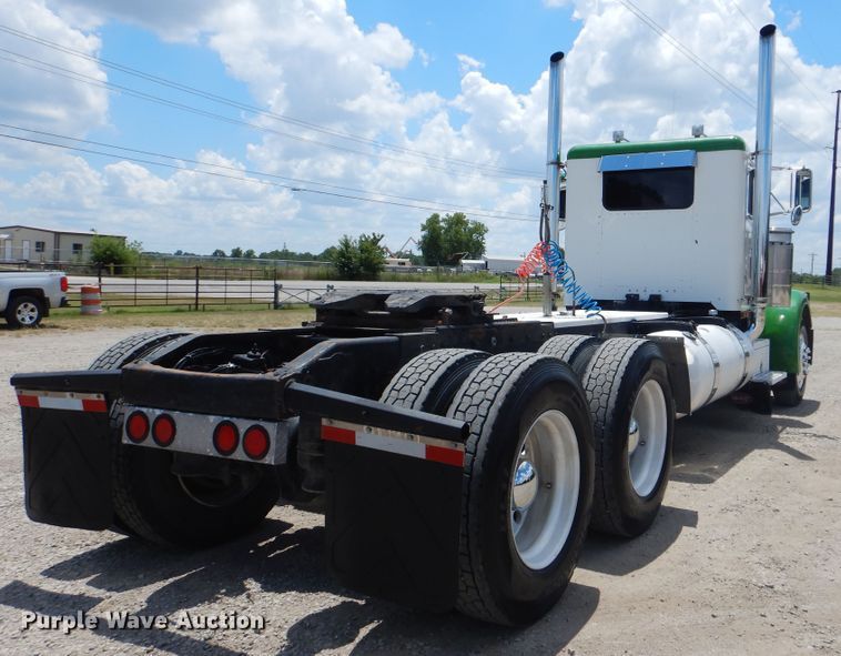 image for item GM9095 1993 Peterbilt 379  semi truck