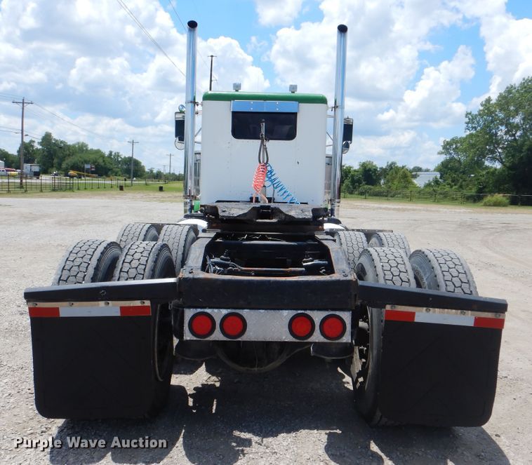 image for item GM9095 1993 Peterbilt 379  semi truck