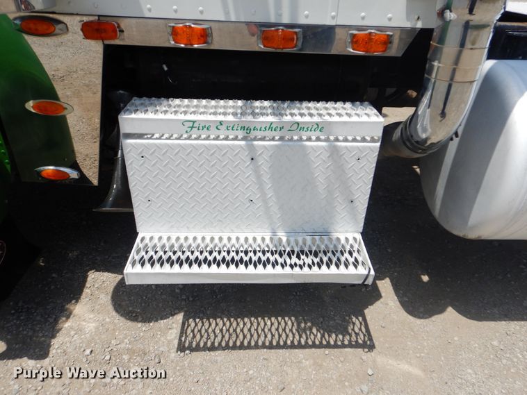 image for item GM9095 1993 Peterbilt 379  semi truck