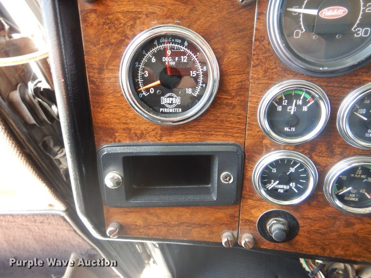 image for item GM9095 1993 Peterbilt 379  semi truck