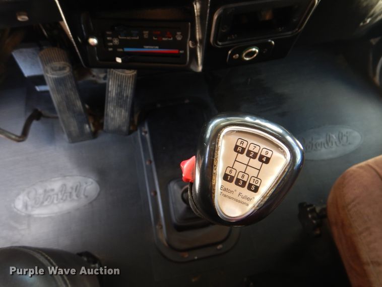 image for item GM9095 1993 Peterbilt 379  semi truck