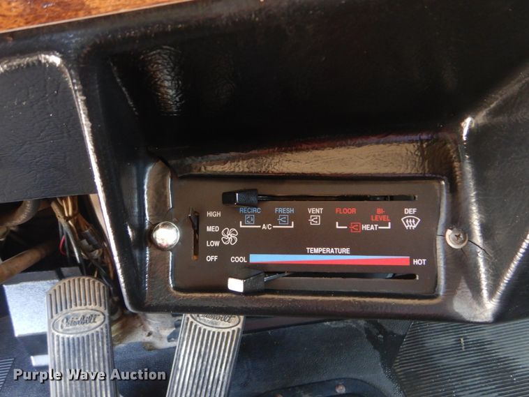 image for item GM9095 1993 Peterbilt 379  semi truck