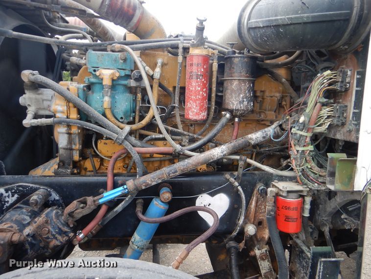 image for item GM9095 1993 Peterbilt 379  semi truck