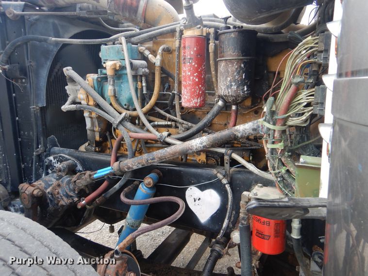 image for item GM9095 1993 Peterbilt 379  semi truck