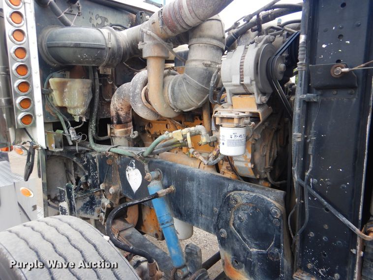 image for item GM9095 1993 Peterbilt 379  semi truck