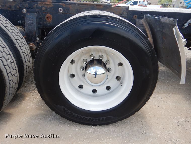 image for item GM9095 1993 Peterbilt 379  semi truck