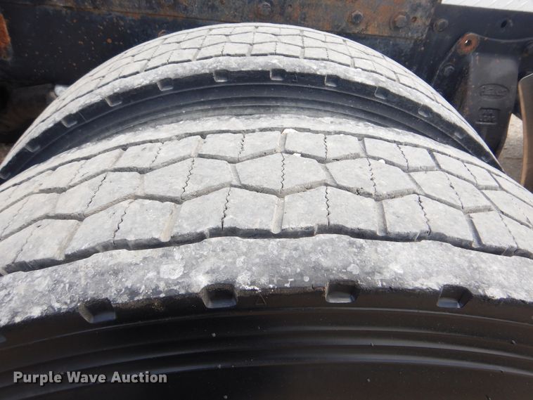 image for item GM9095 1993 Peterbilt 379  semi truck