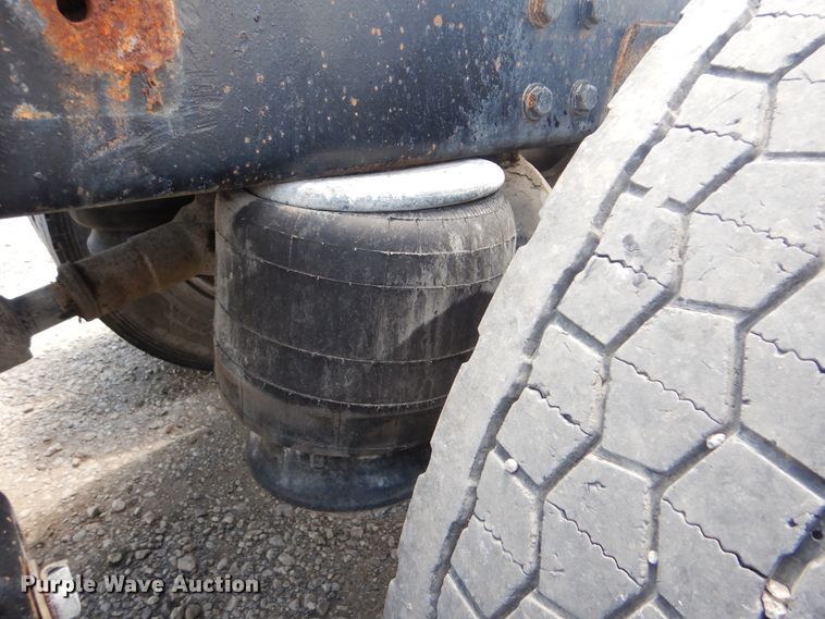 image for item GM9095 1993 Peterbilt 379  semi truck