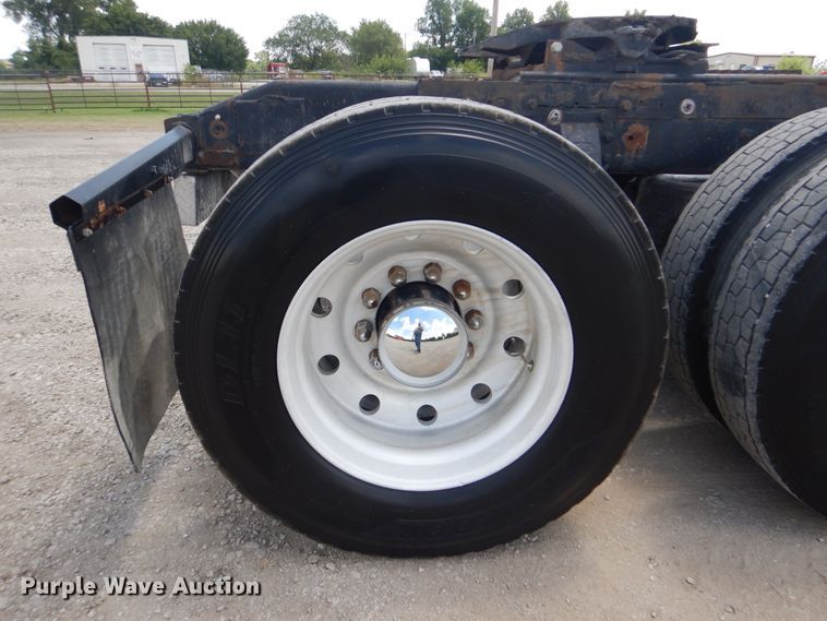 image for item GM9095 1993 Peterbilt 379  semi truck