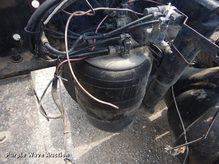 image for item GM9095 1993 Peterbilt 379  semi truck