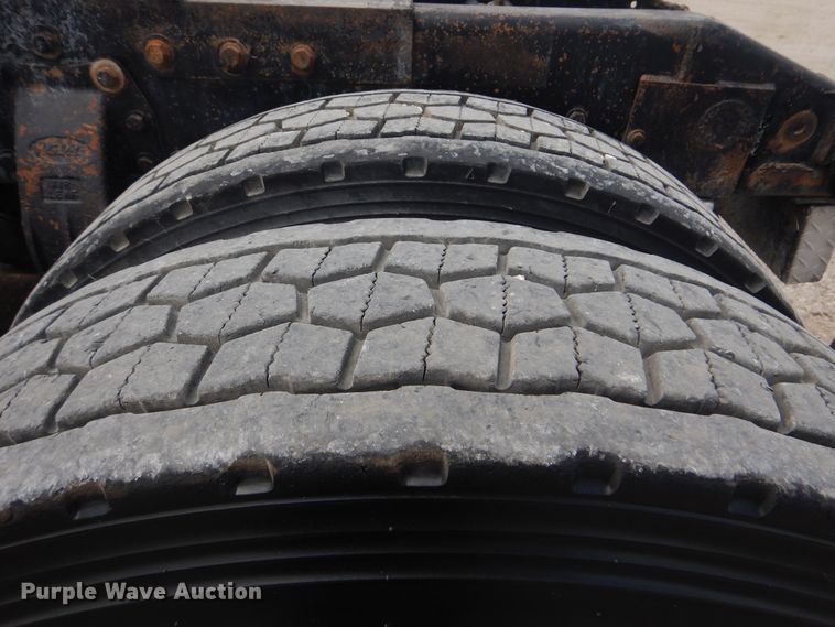 image for item GM9095 1993 Peterbilt 379  semi truck