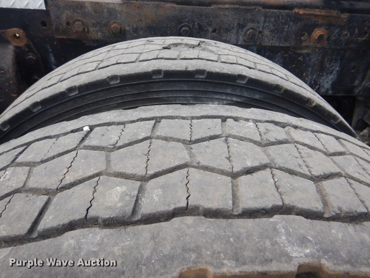 image for item GM9095 1993 Peterbilt 379  semi truck