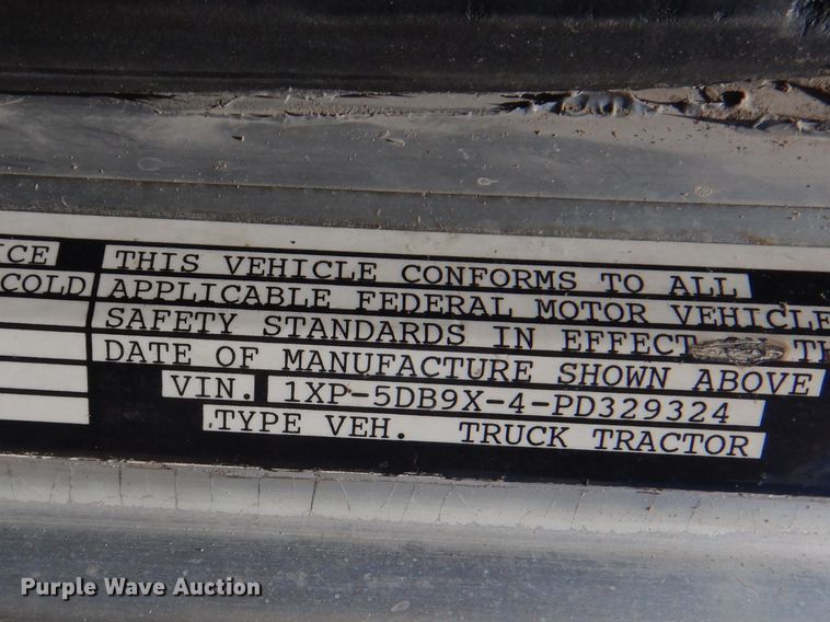 image for item GM9095 1993 Peterbilt 379  semi truck