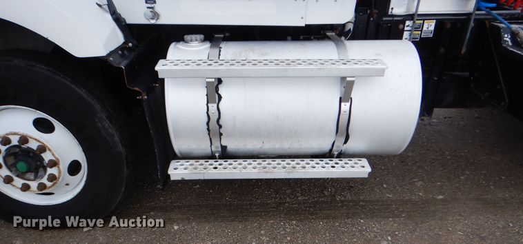 image for item GM9100 2006 Kenworth T800  semi truck