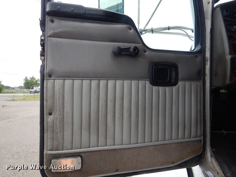 image for item GM9100 2006 Kenworth T800  semi truck