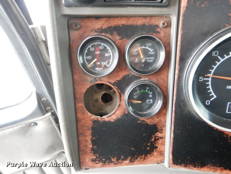 image for item GM9100 2006 Kenworth T800  semi truck