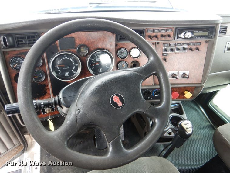 image for item GM9100 2006 Kenworth T800  semi truck