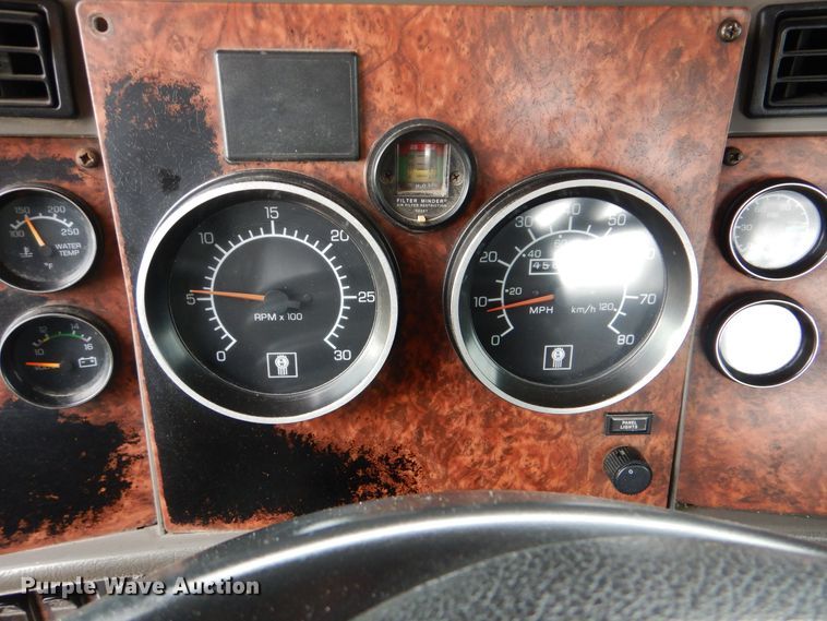 image for item GM9100 2006 Kenworth T800  semi truck