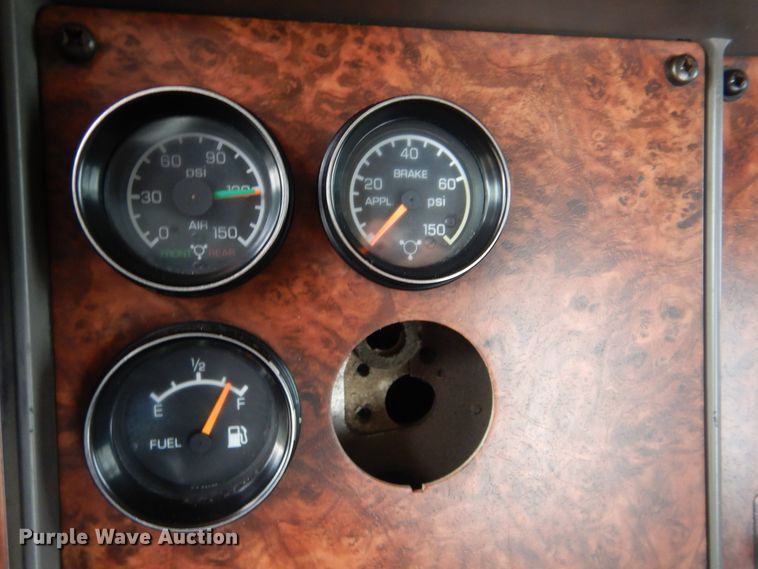 image for item GM9100 2006 Kenworth T800  semi truck