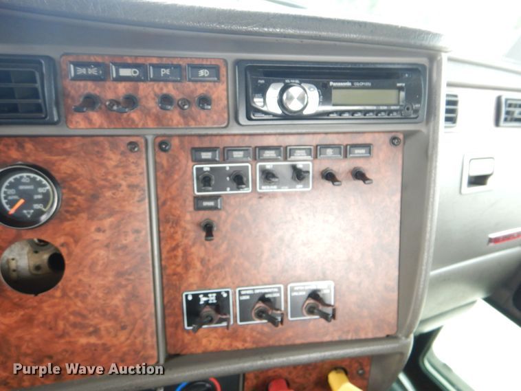 image for item GM9100 2006 Kenworth T800  semi truck