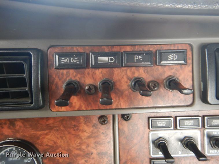 image for item GM9100 2006 Kenworth T800  semi truck