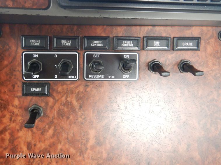 image for item GM9100 2006 Kenworth T800  semi truck