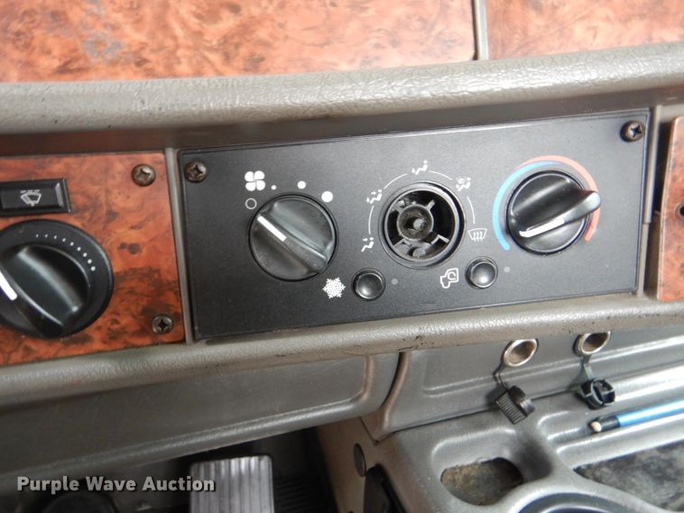 image for item GM9100 2006 Kenworth T800  semi truck