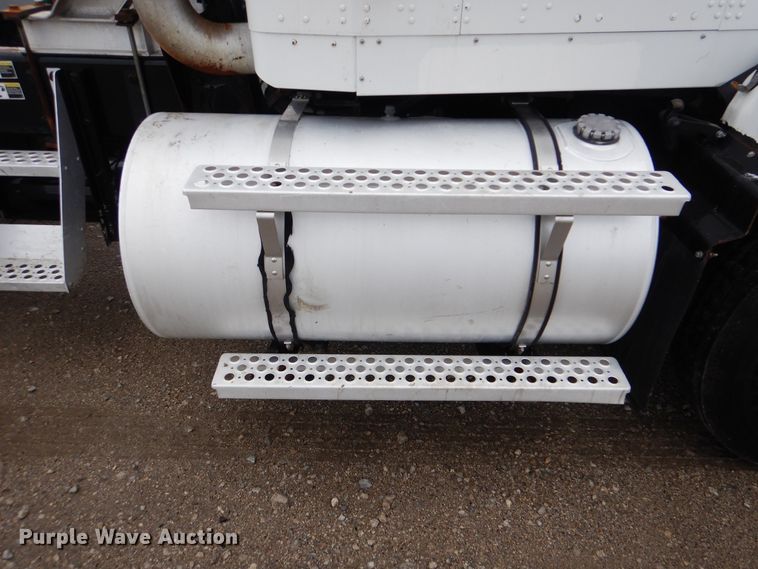 image for item GM9100 2006 Kenworth T800  semi truck