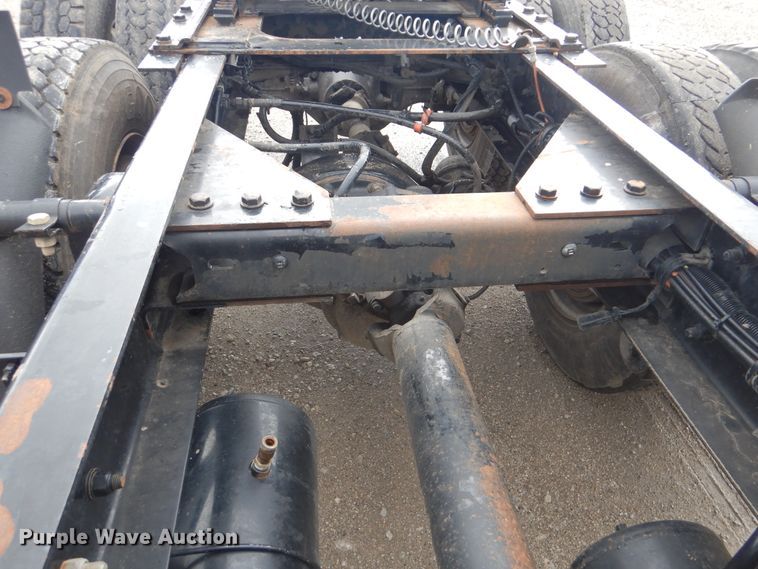 image for item GM9100 2006 Kenworth T800  semi truck