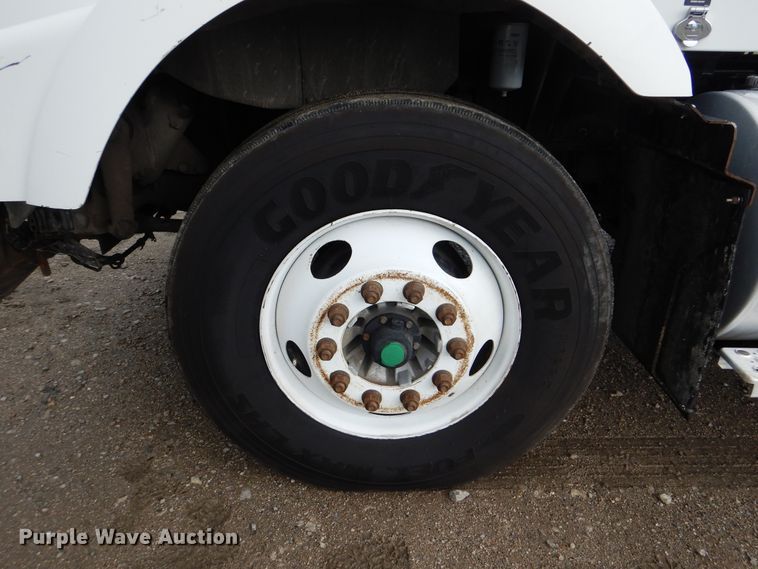 image for item GM9100 2006 Kenworth T800  semi truck