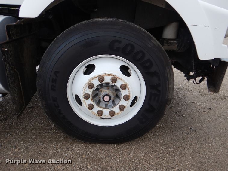 image for item GM9100 2006 Kenworth T800  semi truck