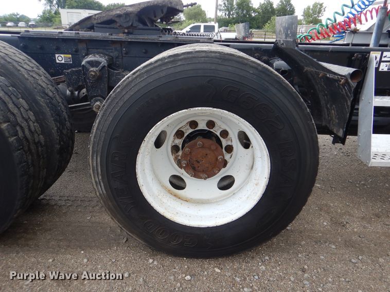 image for item GM9100 2006 Kenworth T800  semi truck