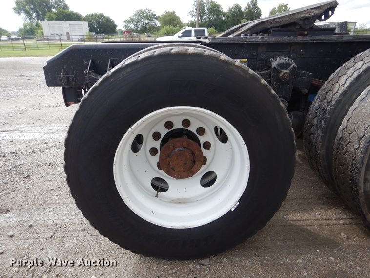 image for item GM9100 2006 Kenworth T800  semi truck