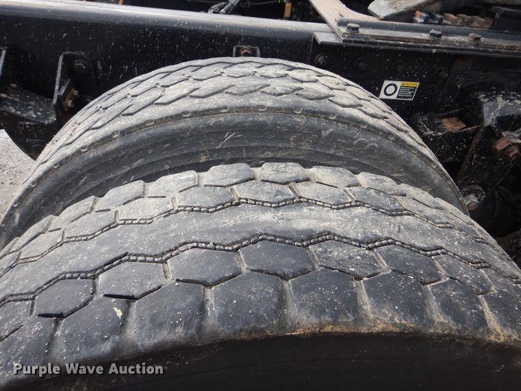 image for item GM9100 2006 Kenworth T800  semi truck