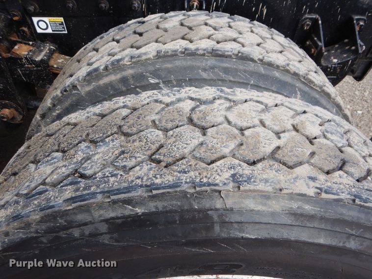 image for item GM9100 2006 Kenworth T800  semi truck