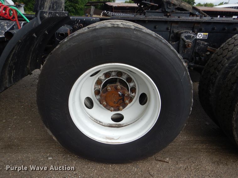 image for item GM9100 2006 Kenworth T800  semi truck