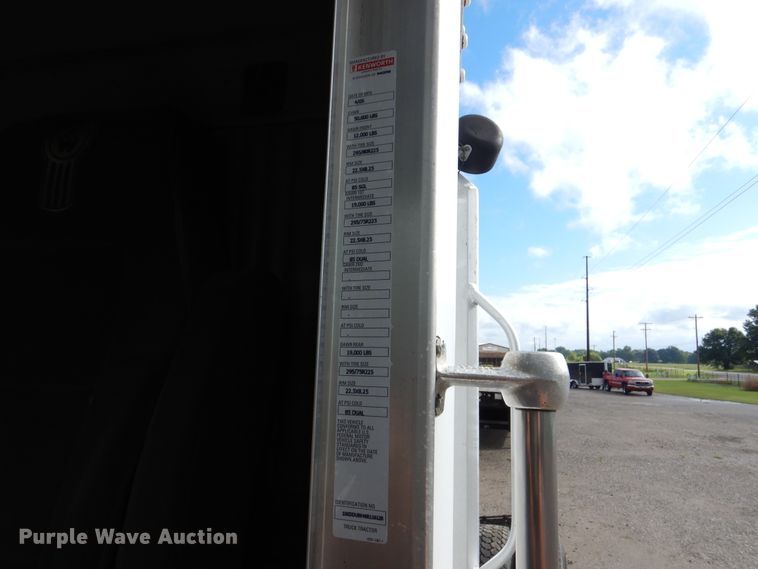 image for item GM9100 2006 Kenworth T800  semi truck