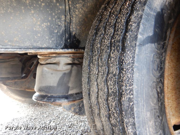 image for item GM9101 2012 Fontaine HCVSD22TAF flatbed trailer