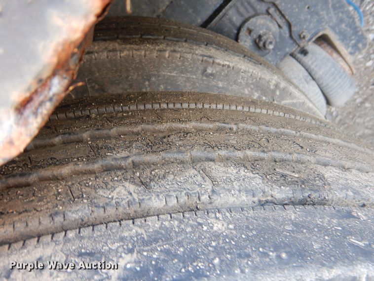 image for item GM9101 2012 Fontaine HCVSD22TAF flatbed trailer