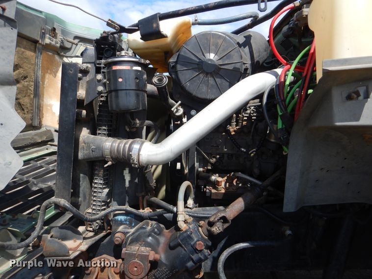 image for item GM9104 1995 Ford F800  semi truck