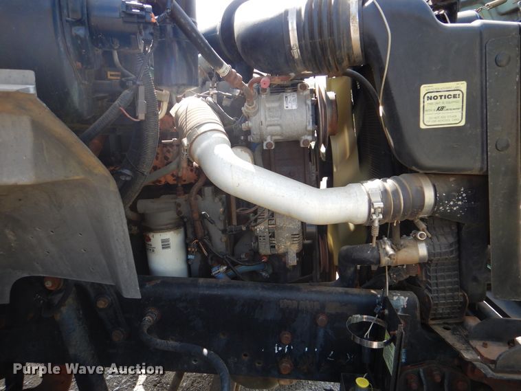 image for item GM9104 1995 Ford F800  semi truck