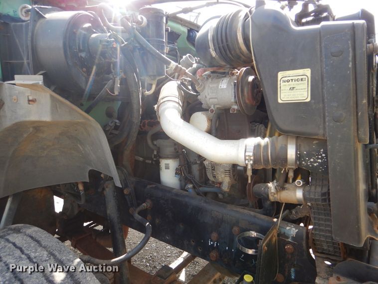 image for item GM9104 1995 Ford F800  semi truck