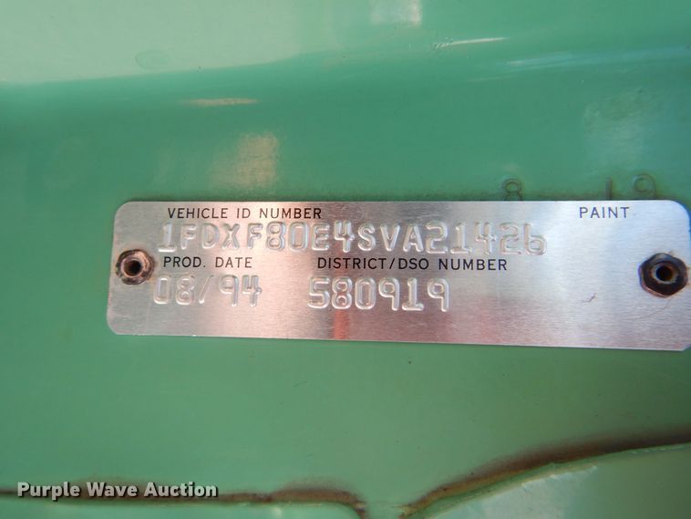 image for item GM9104 1995 Ford F800  semi truck