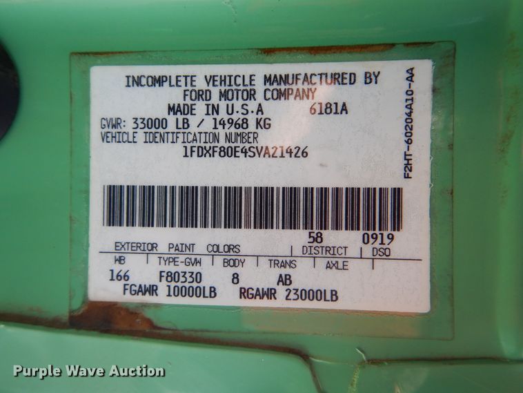 image for item GM9104 1995 Ford F800  semi truck