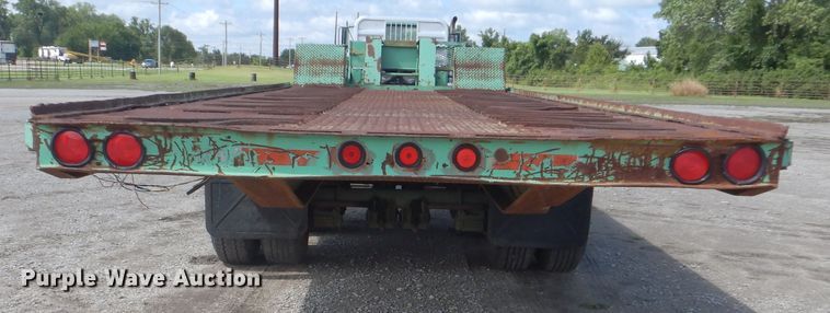 image for item GM9105 1984 International Trailers PFSD25T235T equipment trailer