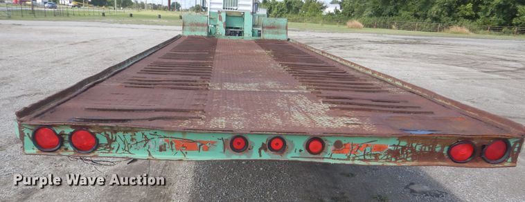 image for item GM9105 1984 International Trailers PFSD25T235T equipment trailer