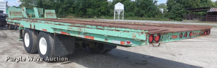 image for item GM9105 1984 International Trailers PFSD25T235T equipment trailer