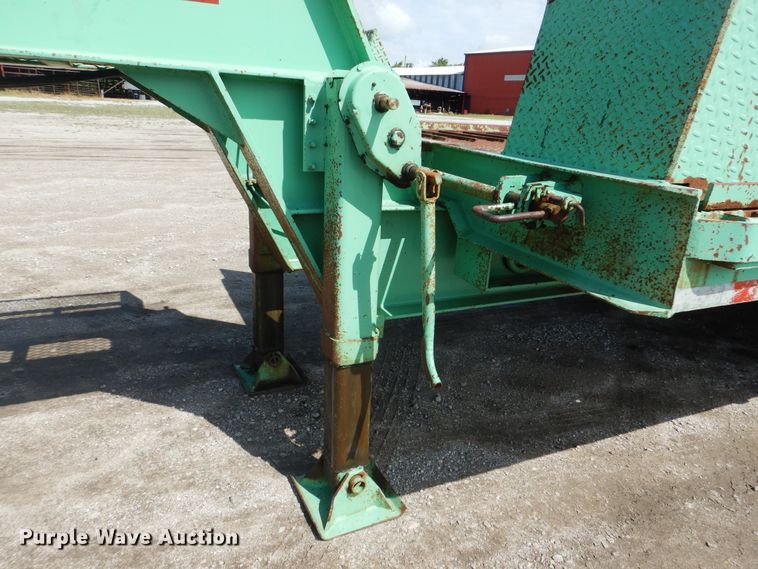 image for item GM9105 1984 International Trailers PFSD25T235T equipment trailer